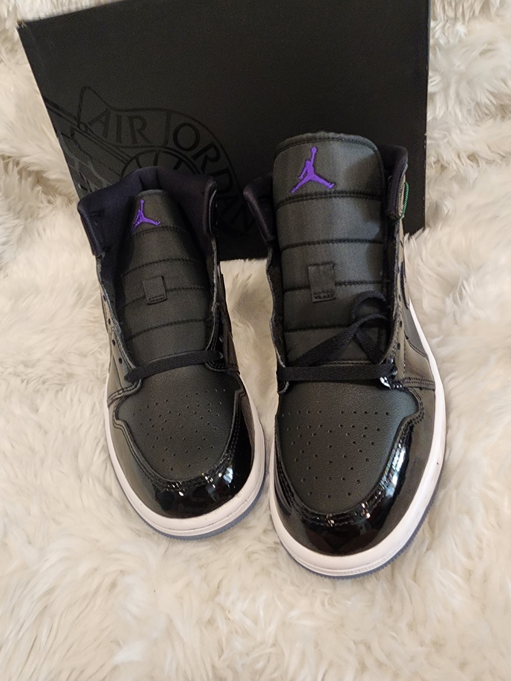 Nike Air Jordan 1 Mid Men’s Basketball Shoes - Black - Picture 4 of 7